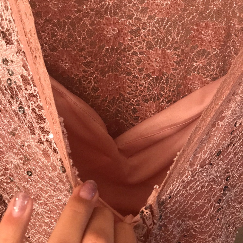 BEAUTIFUL DRESS 👗 - Picture 5 of 6